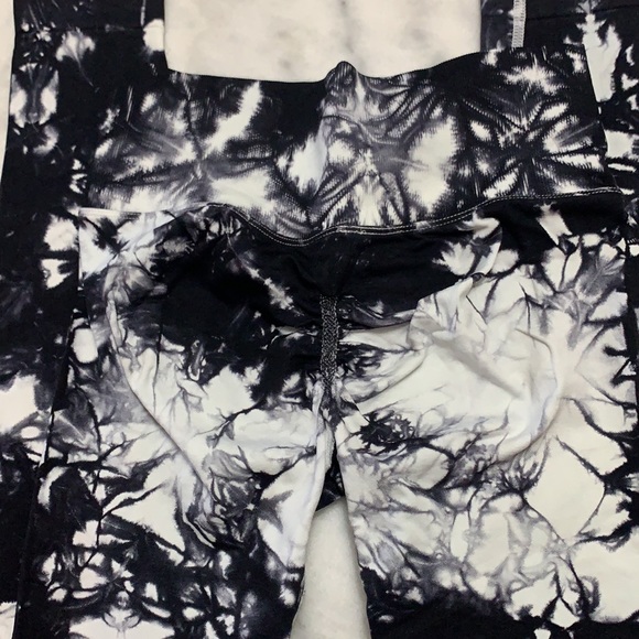 Scrunch butt leggings from Amazon - Picture 2 of 2